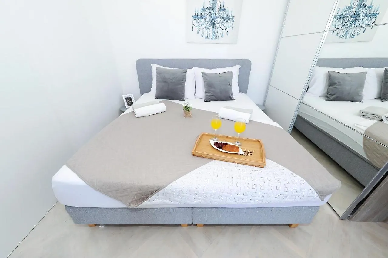 乡村民宿 Home Nika One Minute From -Beach 扎达尔